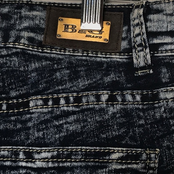 Textured Denim Jeans - Picture 9 of 9